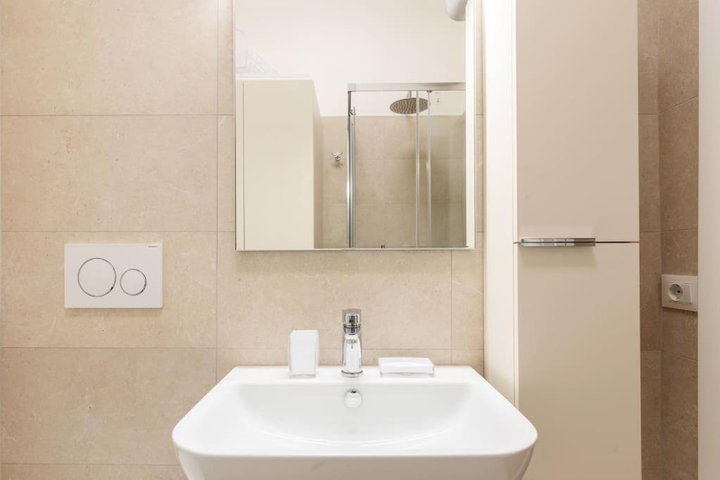 Elegante Bilocale San Calocero Lejlighed Milano Eksteriør billede